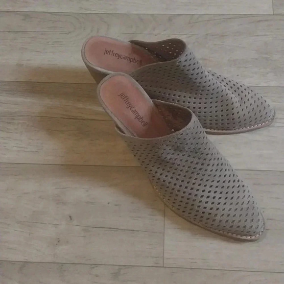 Jeffrey Campbell Favela Perforated Suede Mules Size 7.5 Preowned - Picture 3 of 8